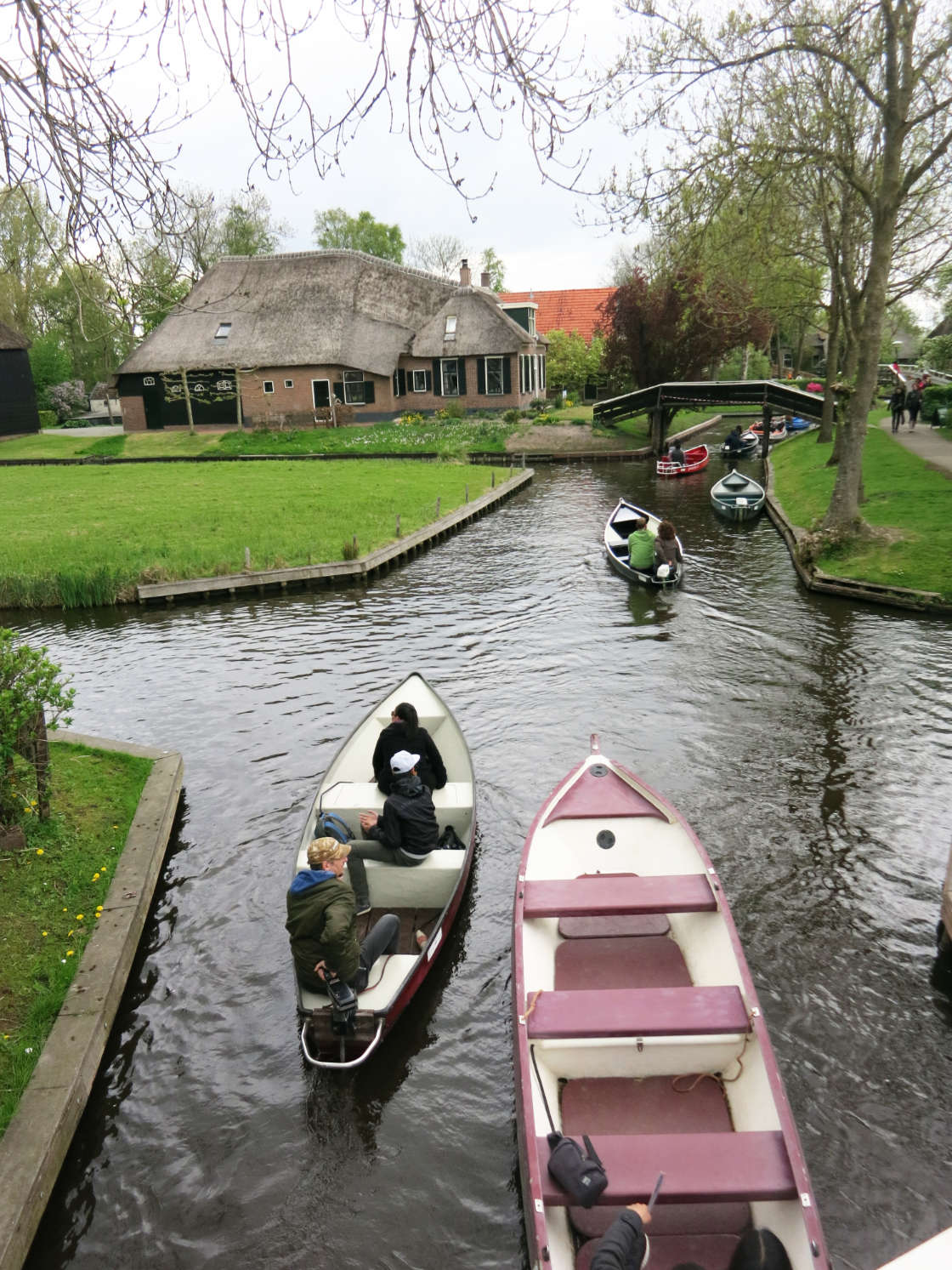 Paseo en barco por los canales de Giethoorn Holanda