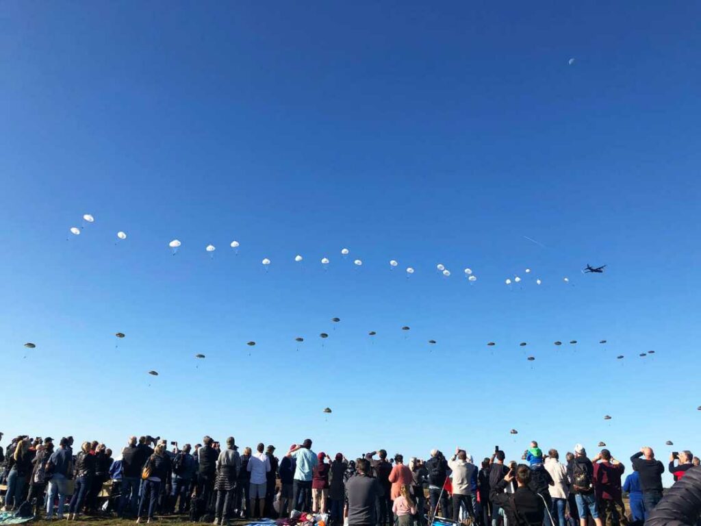 Paracaidistas en Ginkelse Heide - Airborne Festival