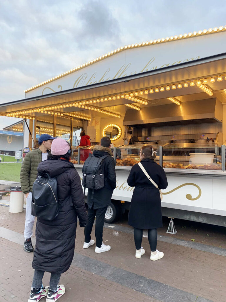 Puesto de Oliebollen en Museumplein Amsterdam