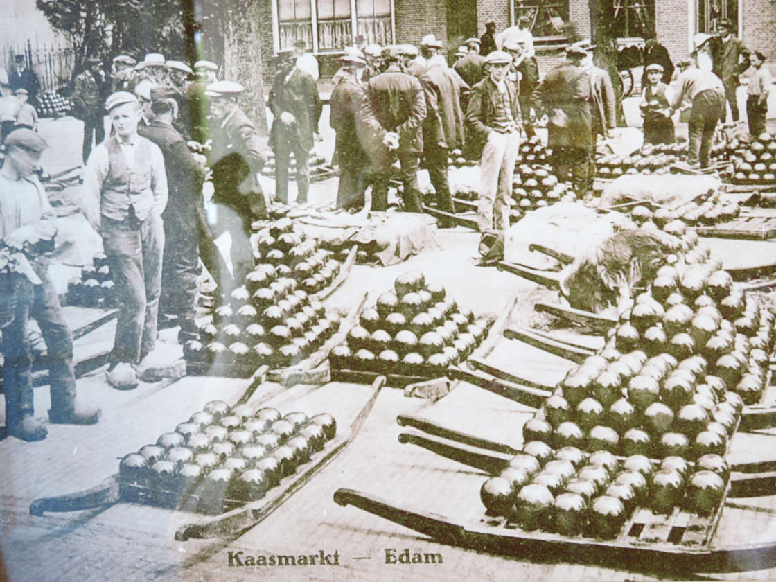 Foto antigua Mercado de Quesos de Edam Holanda