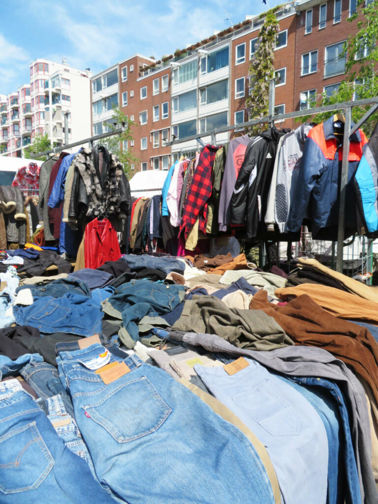 Tiendas de ropa en Waterloopleinmarkt Amsterdam