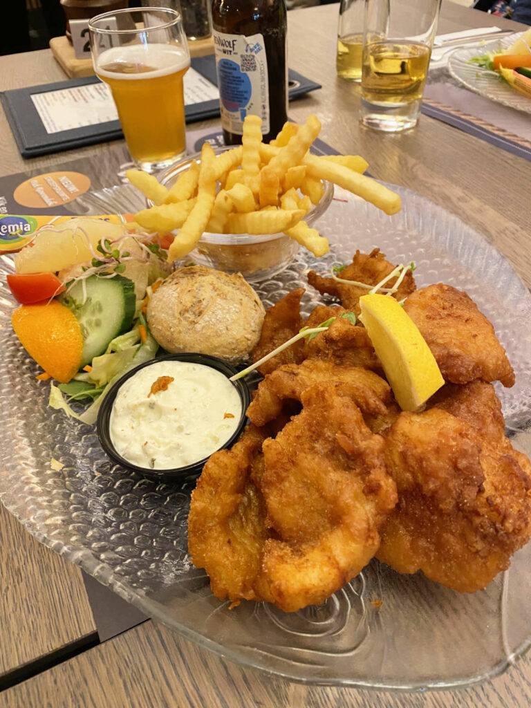 Kibbeling en Visspecialiteiten en restaurant Baarssen Urk Holanda