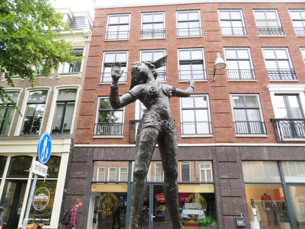 Estatua de Mata Hari en Leeuwarden Holanda